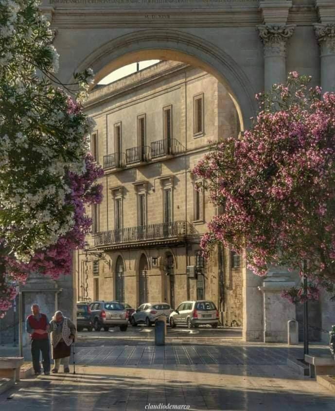 Lecce Stazione Centrale Bagian luar foto